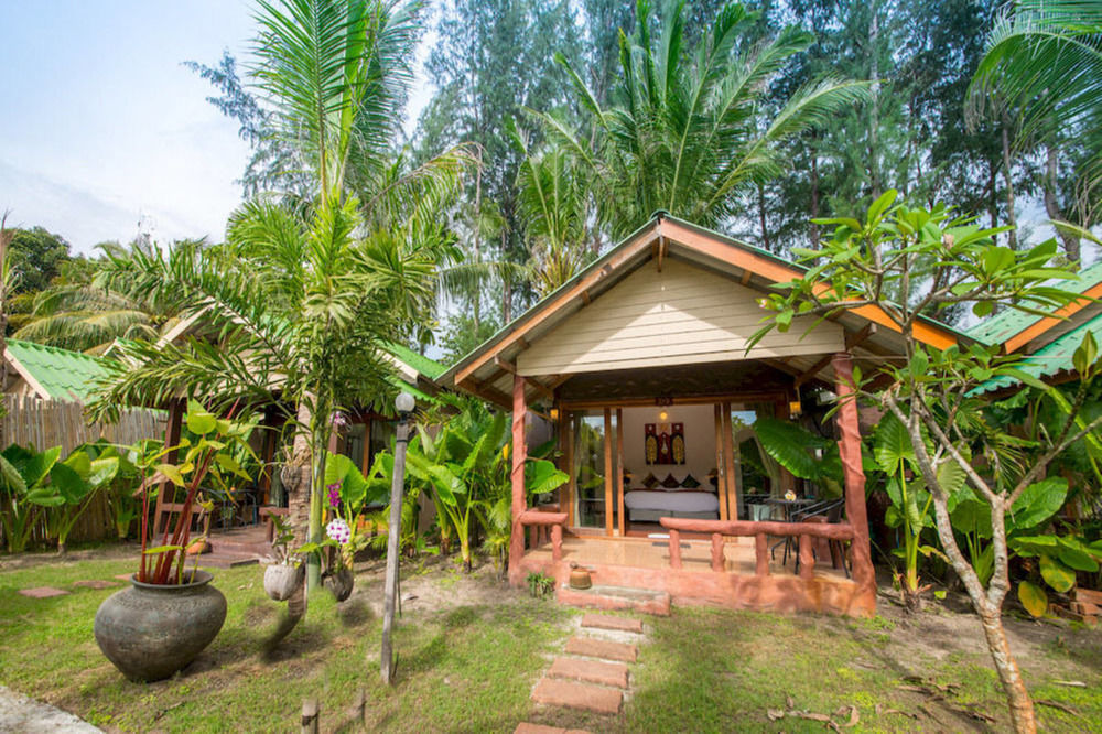 Mali Resort Pattaya Beach Koh Lipe Buitenkant foto