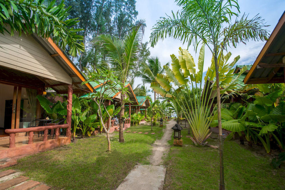 Mali Resort Pattaya Beach Koh Lipe Buitenkant foto